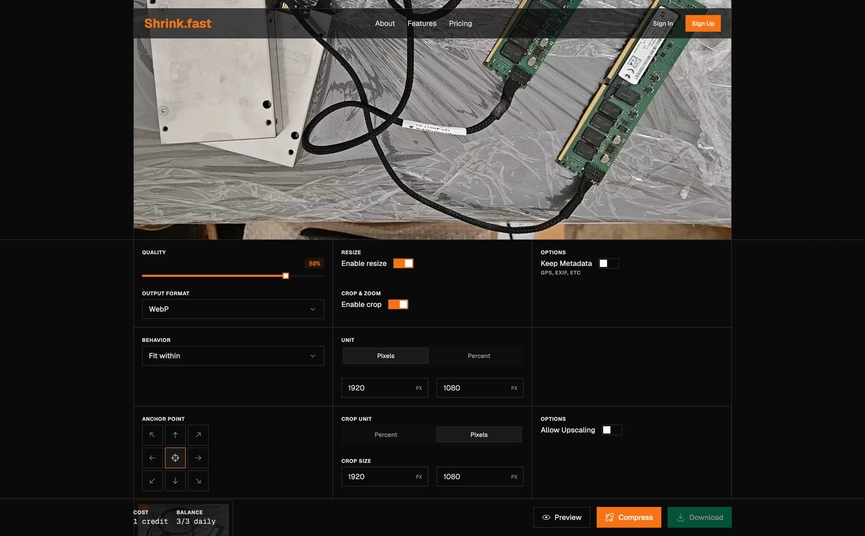 Shrink.fast job screen with image preview, quality, format, resize, and crop controls